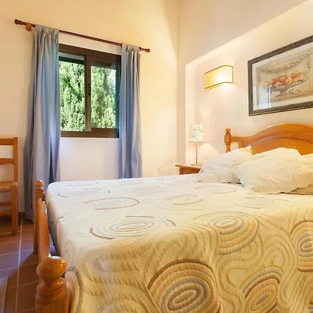 펜션 Helles Haus Fuer 6 Personen Mit Pool Und Klimaanlage 500 Meter Vom Entfernt 포엔샤